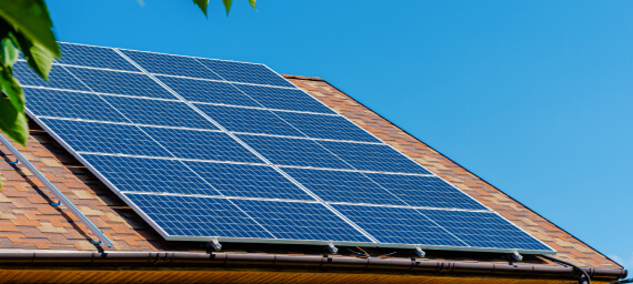 Guia completo de como instalar e financiar energia solar em casa
